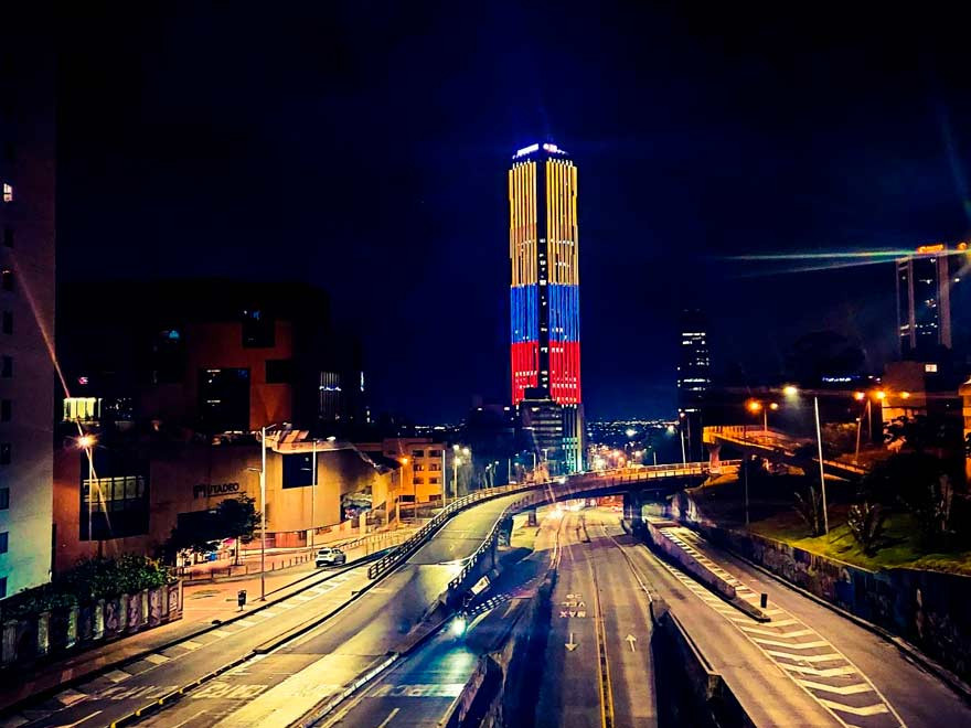 bogota-city-tour-at-night